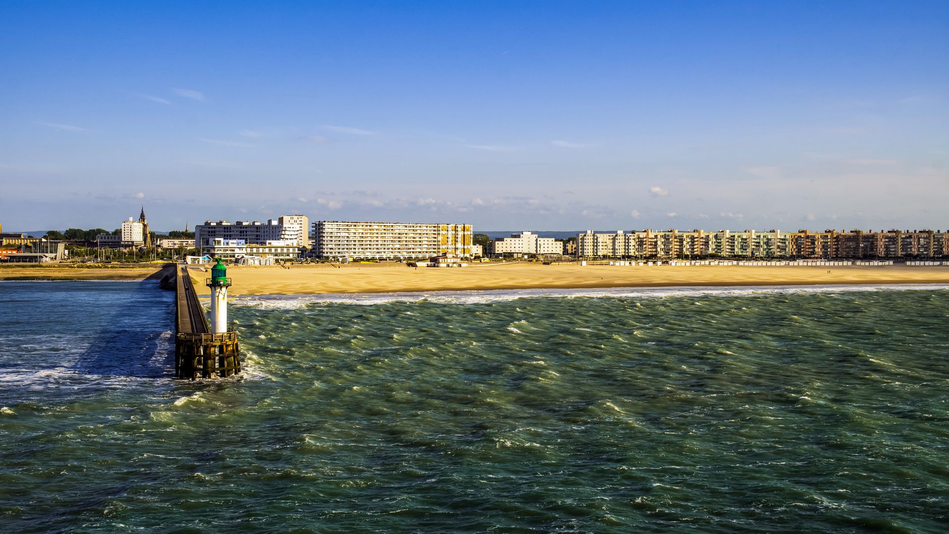 Les Meilleurs Spots de Pêche sur le Littoral de la Manche