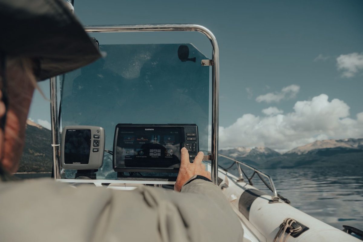 Garmin ou Lowrance : quel sondeur choisir pour la pêche