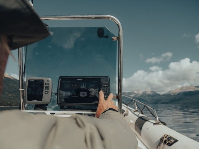 Garmin ou Lowrance : quel sondeur choisir pour la pêche